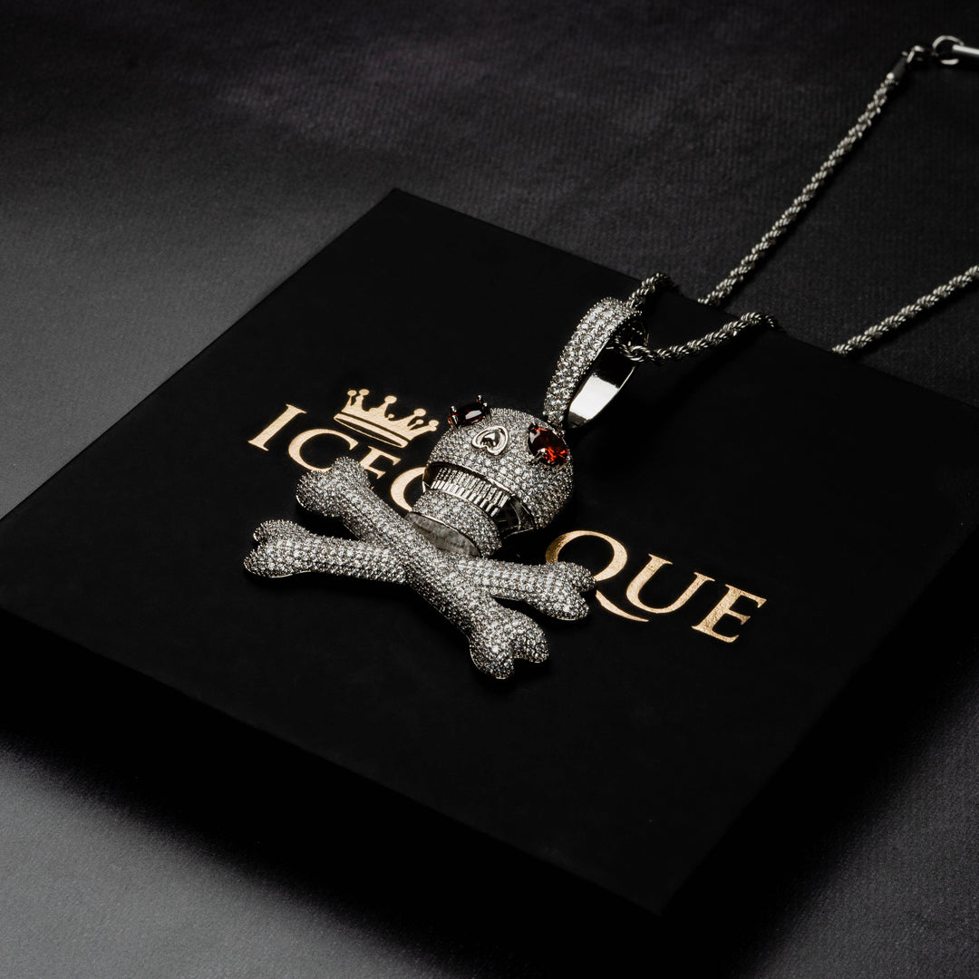 Pirate Skull Pendant - ICECLIQUE JEWELRY