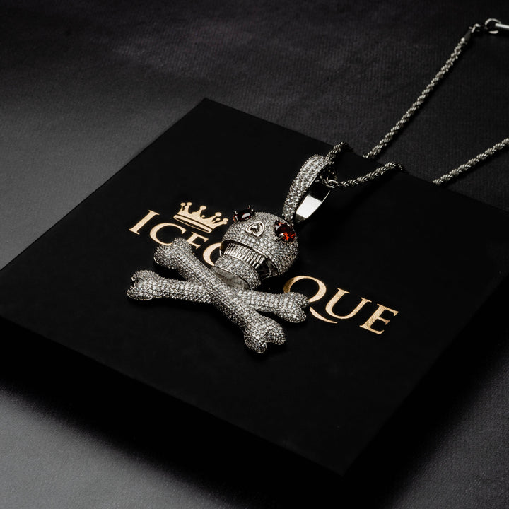 Pirate Skull Pendant - ICECLIQUE JEWELRY