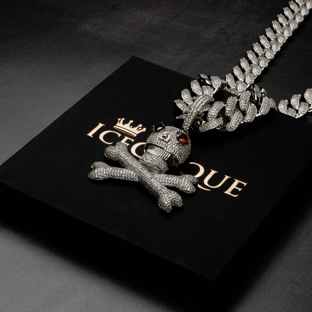 Pirate Skull Pendant - ICECLIQUE JEWELRY