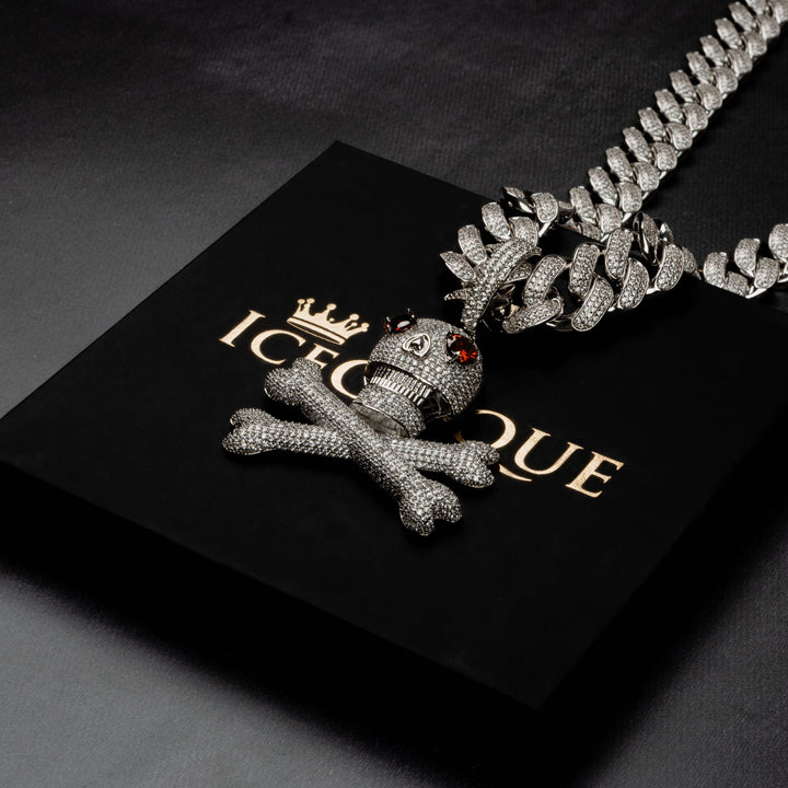 Pirate Skull Pendant - ICECLIQUE JEWELRY