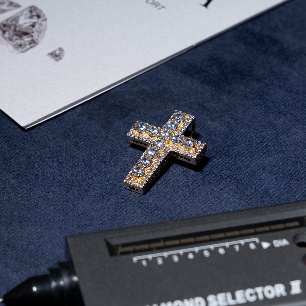 Round Cut Cross Pendant - Moissanite & S925 - ICECLIQUE JEWELRY 