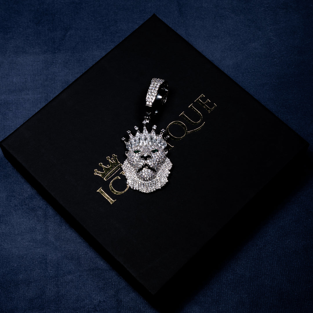 Crowned Lion Pendant - ICECLIQUE JEWELRY 