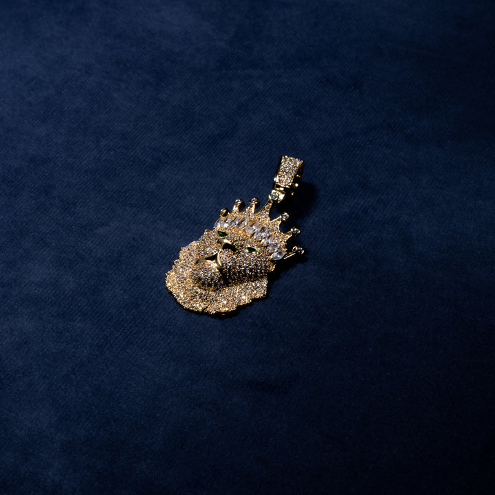 Crowned Lion Pendant - ICECLIQUE JEWELRY 