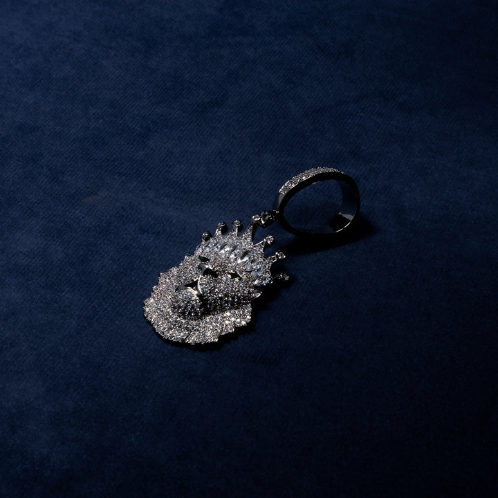 Crowned Lion Pendant - ICECLIQUE JEWELRY 